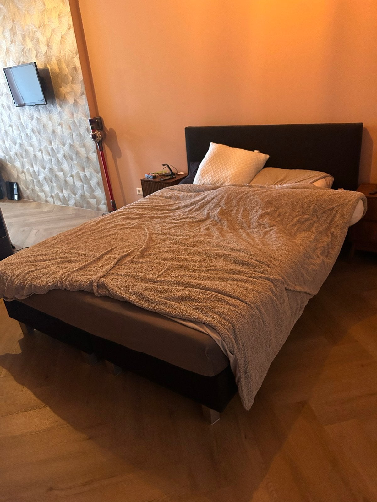Gratis af te halen: Gebruikt bed 160x210 met beschadigingen, Huis en Inrichting, Slaapkamer | Bedden, Gebruikt, 210 cm, Tweepersoons
