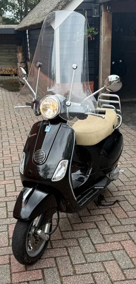 Te koop nette Vespa scooter type LX 50 4T, Fietsen en Brommers, Scooters | Vespa, Ophalen, Zo goed als nieuw, Benzine, Vespa LX