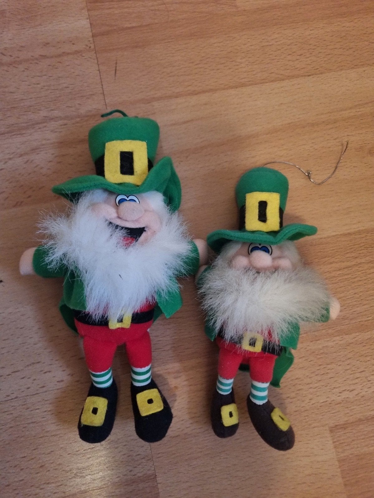 2 kabouter knuffels, Ierse leprechauns, gelukspoppetjes, Overige typen, Ophalen of Verzenden, Met label, Klein (minder dan 20 cm)