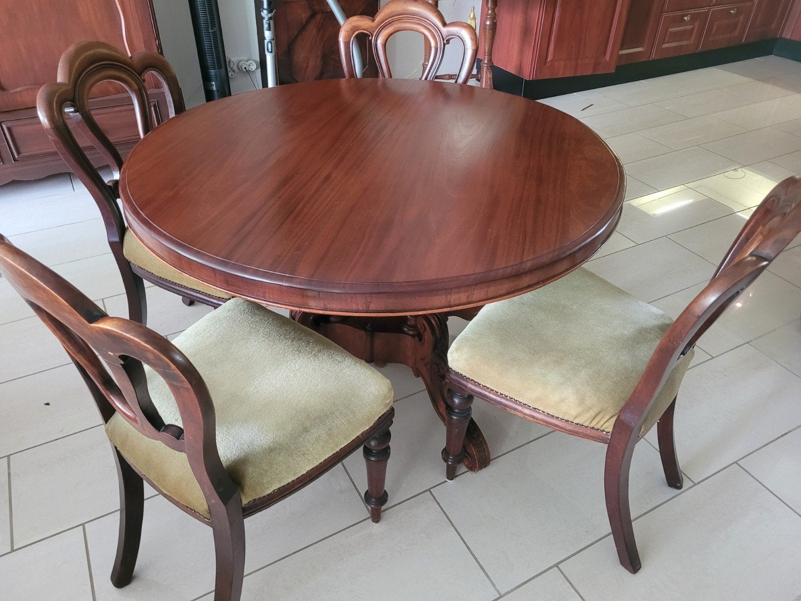 Antieke Eetkamerset: Ronde Mahonie Tafel met 4 Stoelen, Antiek en Kunst, Ophalen