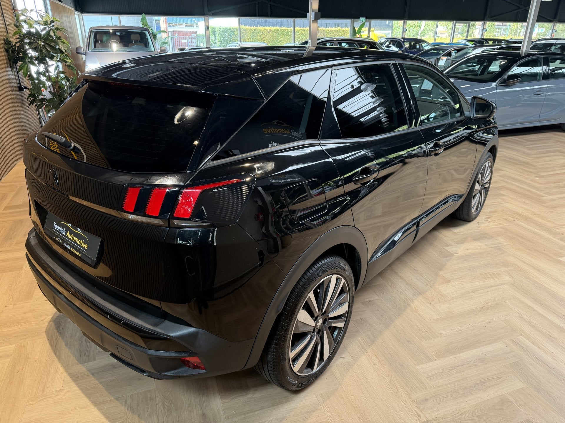 Peugeot 3008 1.2 PureTech Blue Lease Premium Avantage, Auto's, Dealer onderhouden, Gebruikt, 1199 cc, Zwart