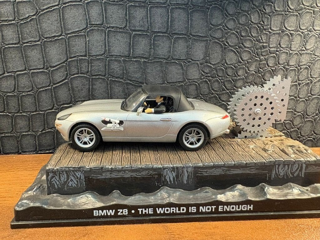 Aangeboden: BMW Z8, Hobby en Vrije tijd, Modelauto's | 1:43, Ophalen of Verzenden, Nieuw, Auto, Overige merken