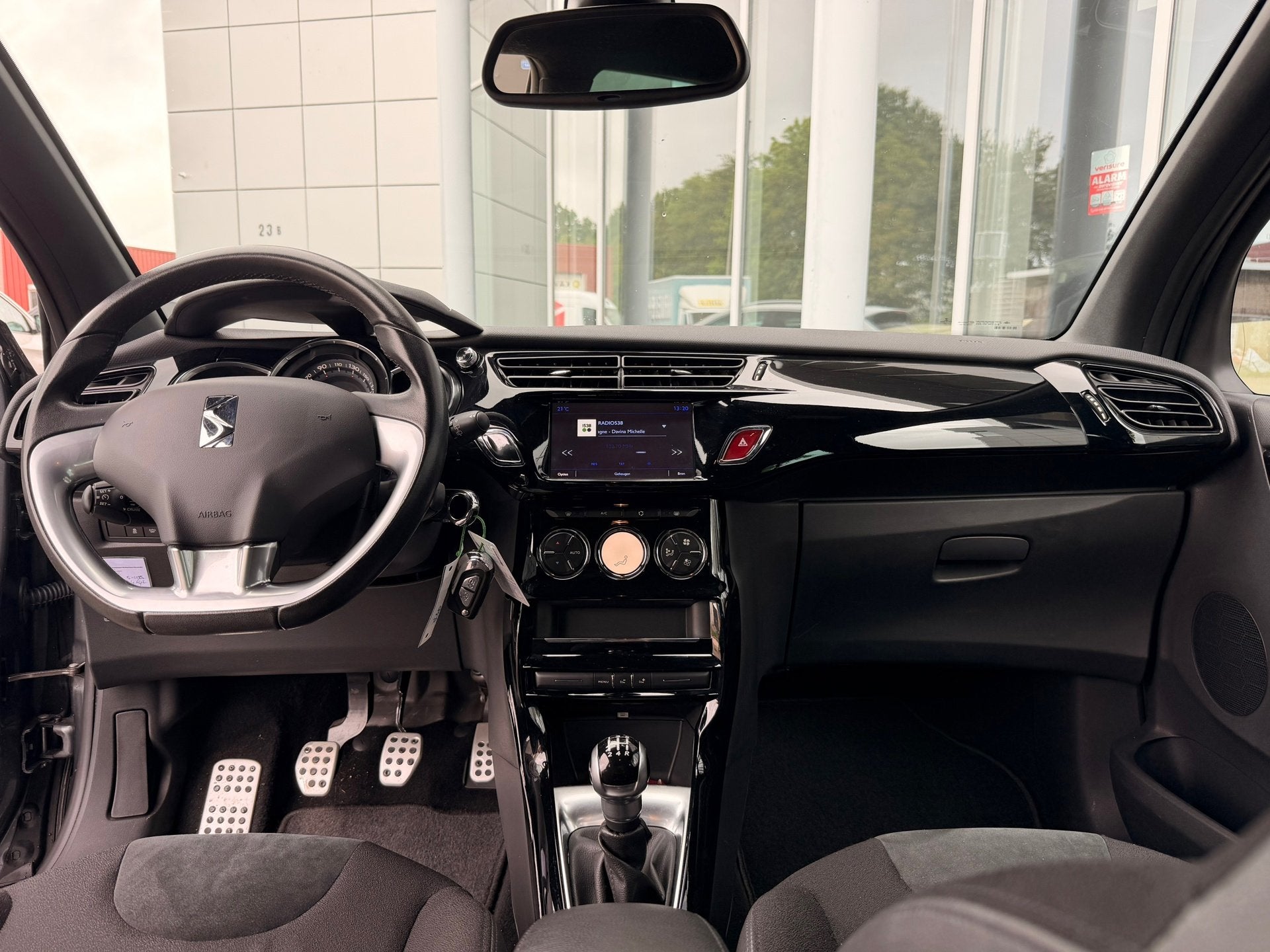 DS 3 1.2 PureTech So Chic|Eerste eigenaar|Navi|Pdc|Xenon, Auto's, Voorwielaandrijving, Dealer onderhouden, Met garantie (alle)