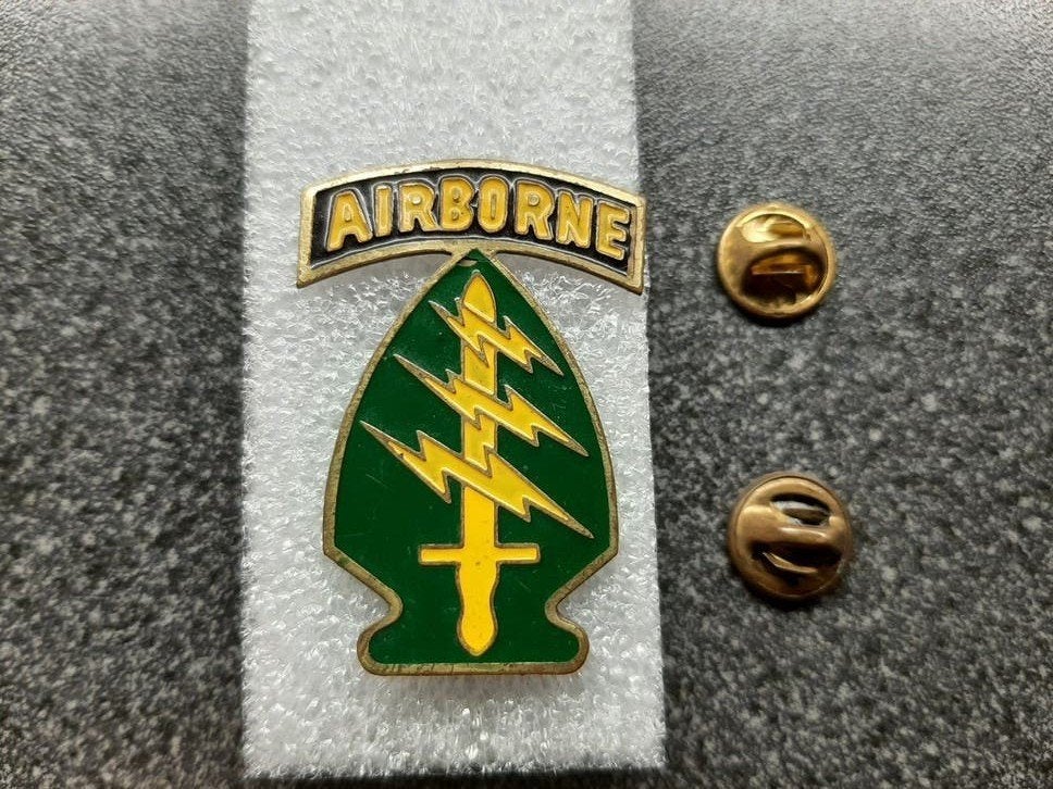 Vietnam  -  Special Forces  -  US ARMY / Airborne 41x29 mm., Verzamelen, Ophalen of Verzenden, Landmacht, Amerika, Embleem of Badge