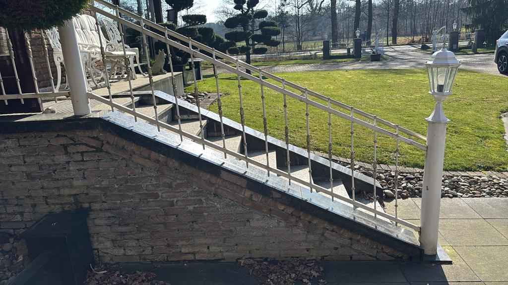 Natuurstenen trap met tuinafscheiding en terras, Ophalen, Gebruikt, Trap, Minder dan 2 meter