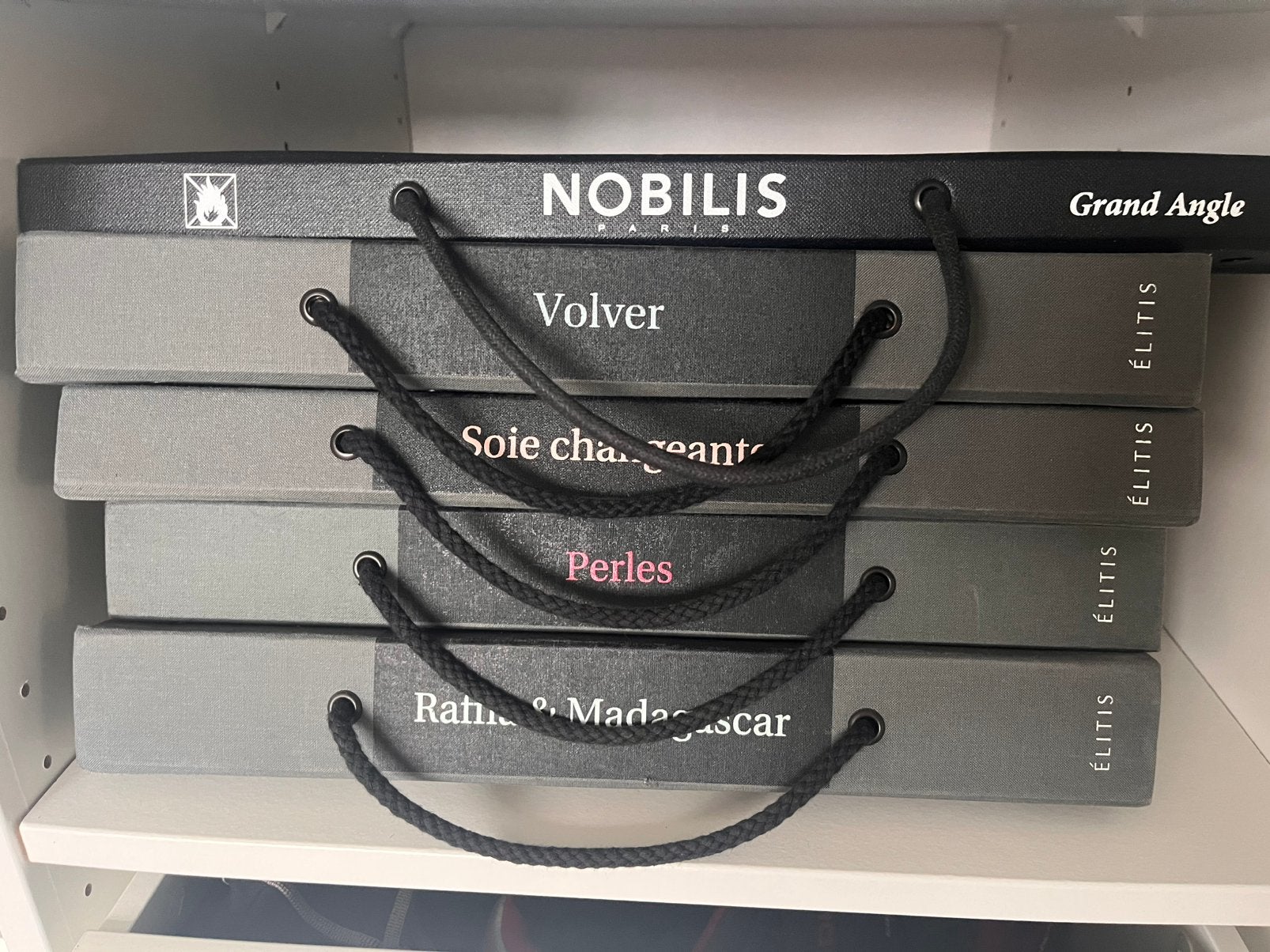 Stalen boeken wandbekleding Elitis, Ophalen of Verzenden, Zo goed als nieuw, Overige onderwerpen