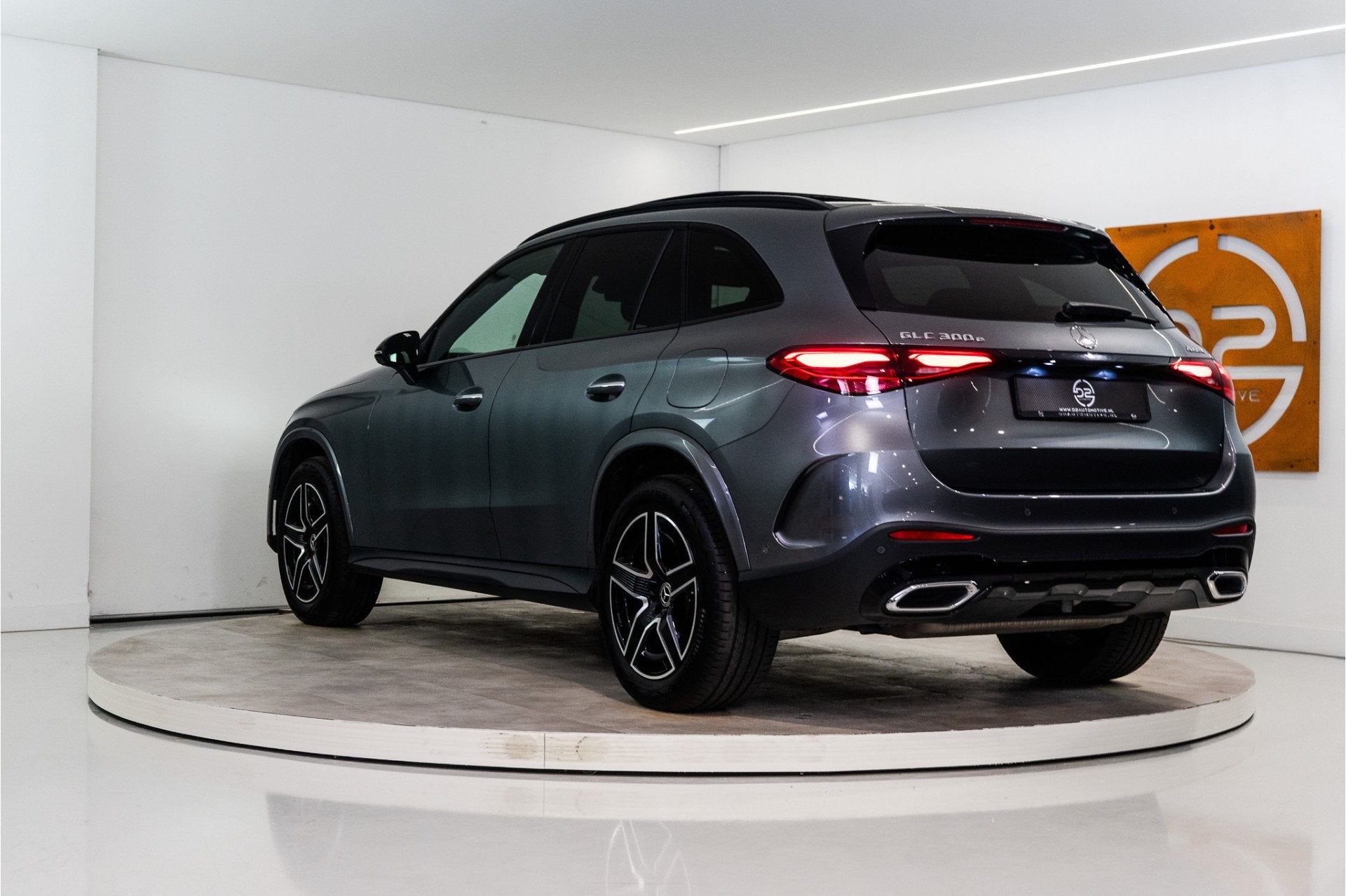 Mercedes-Benz GLC 300e 4MATIC AMG 313PK | Pano | Burmester |, Automaat, Gebruikt, Zwart, Origineel Nederlands