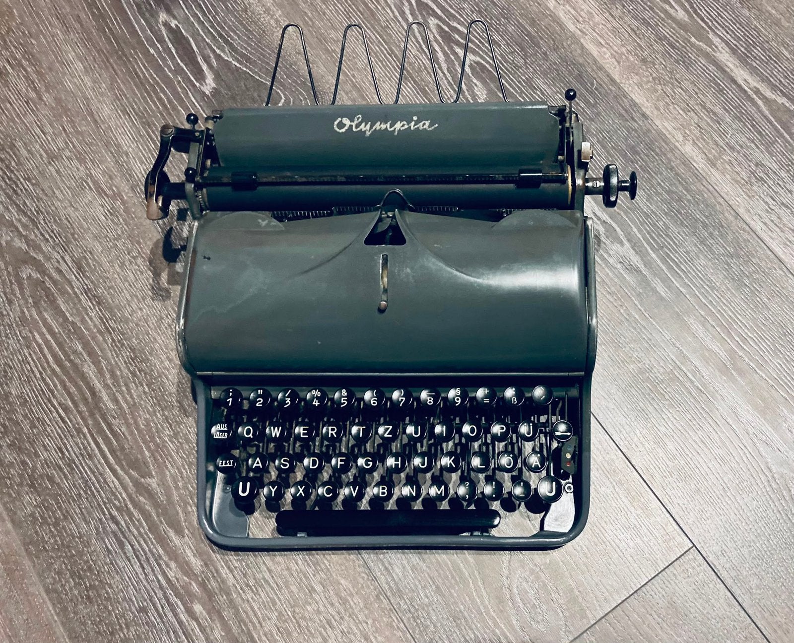 Duitse Wehrmacht typemachine 1942 Olympia Robust WH SS WK.2, Diversen, Typemachines, Ophalen, Zo goed als nieuw