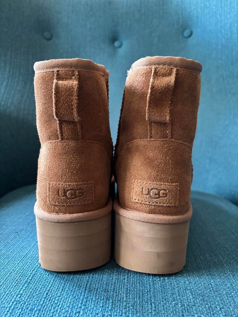 Uggs Classic Plateau - Nieuw !! Maat 40, Kleding | Dames, Schoenen, Bruin, Lage of Enkellaarzen, Nieuw, Ophalen of Verzenden