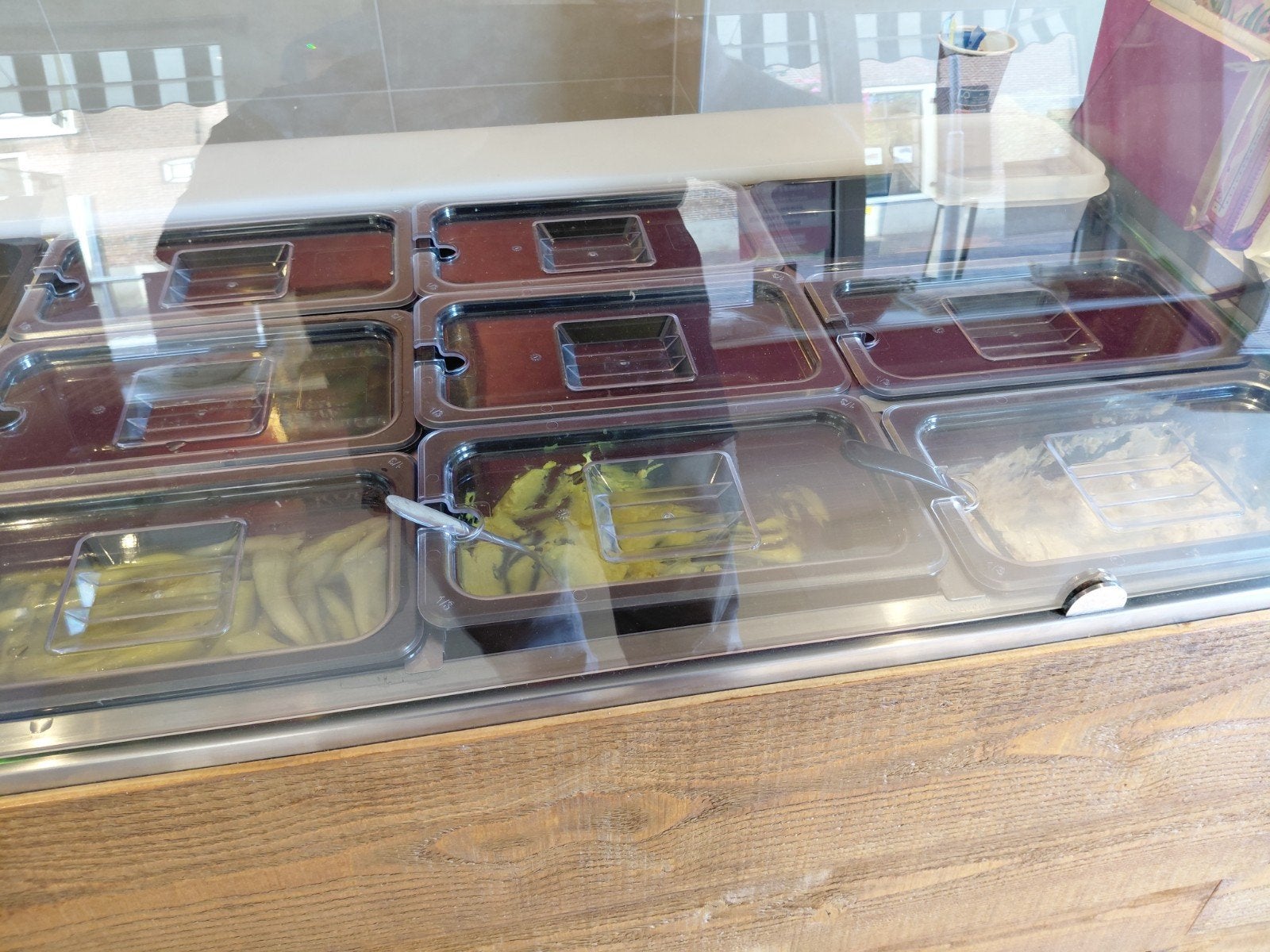 koel vitrine voor tappa smeersles en of olijven, Ophalen, Gebruikt