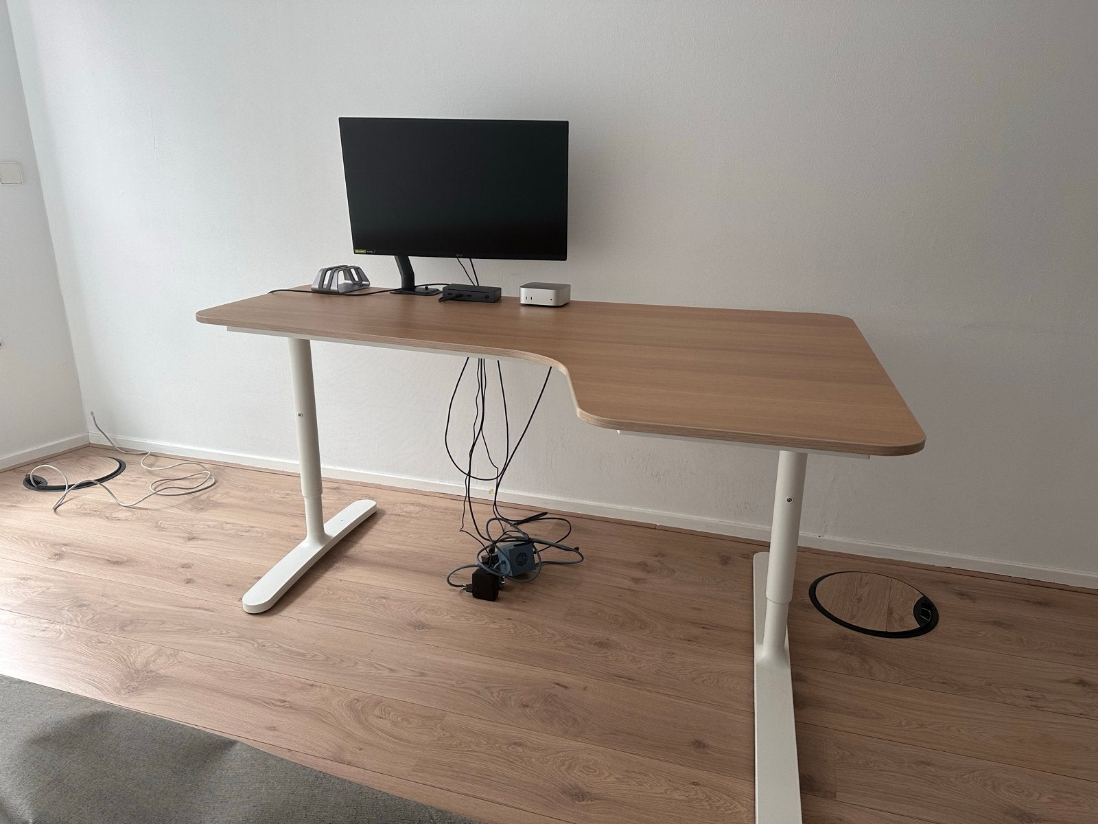 IKEA BEKANT Hoekbureau - Gebruikt met lichte gebruikssporen, Huis en Inrichting, Ophalen, Gebruikt, Spaanplaat of MDF, Hoekbureau