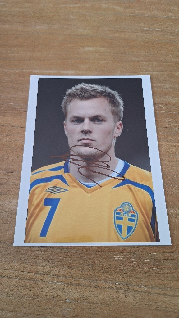 Foto 20x25 cm met handtekening Sebastian Larsson # Liverpool, Ophalen of Verzenden, Nieuw, Buitenlandse clubs, Overige typen