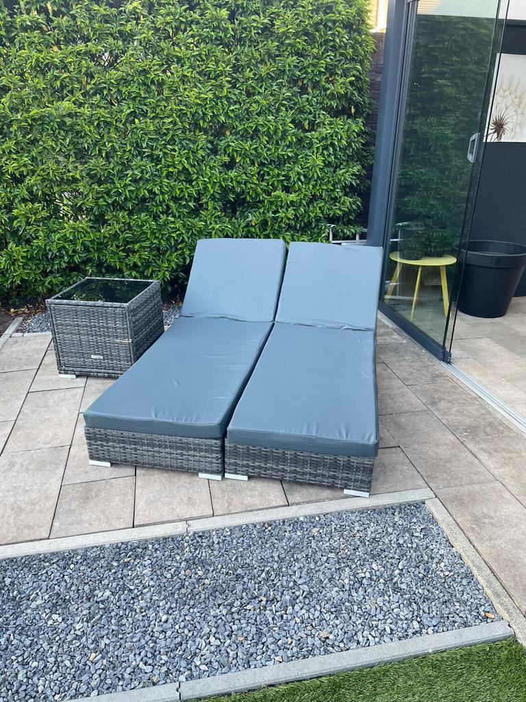 Wicker ligbedden met bijzettafel - Zo goed als nieuw, Bijzettafel, Zo goed als nieuw, Loungeset, Wicker