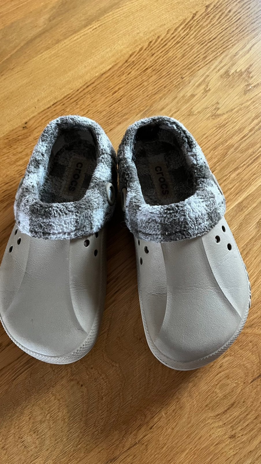 Crocs met bontvoering. Maat 38/39, Beige, Gedragen, Sandalen of Muiltjes, Ophalen of Verzenden