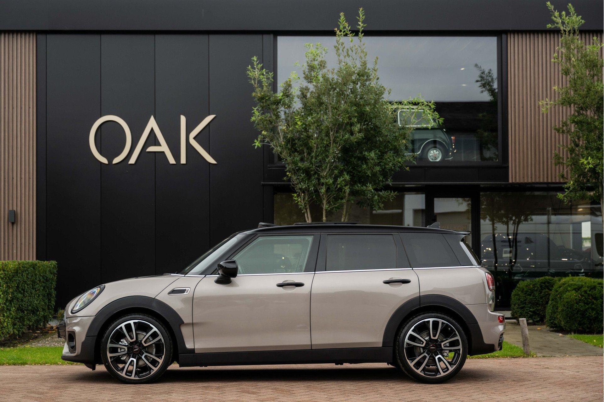 MINI Clubman 1.5 Cooper Aut. | JCW-Trim | Navi | Panorama |, Auto's, 136 pk, Gebruikt, Verwarmde buitenspiegels, Leder
