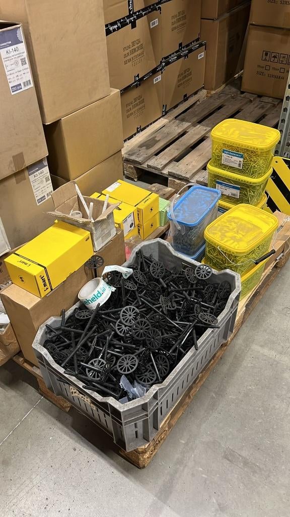 **Restanten** diverse isolatiepluggen - dakschroeven, Ophalen, 100 tot 250 mm, Bukkumweg 11, 5081 CT Hilvarenbeek, Verkoop@isolatieheld.nl