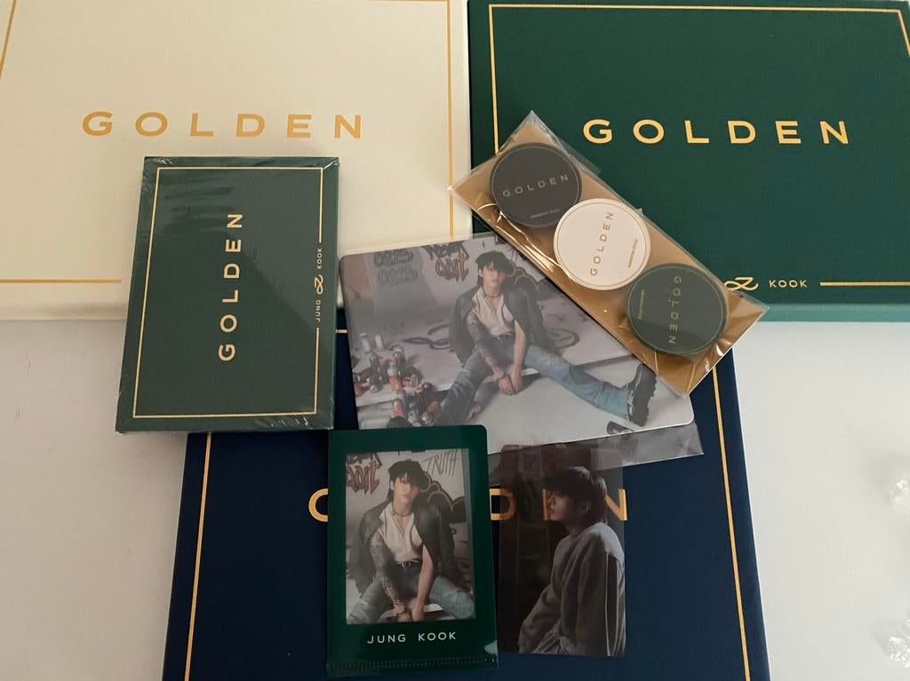 BTS jungkook golden & pre order benefit and photocards, Ophalen of Verzenden, Zo goed als nieuw, Foto of Kaart