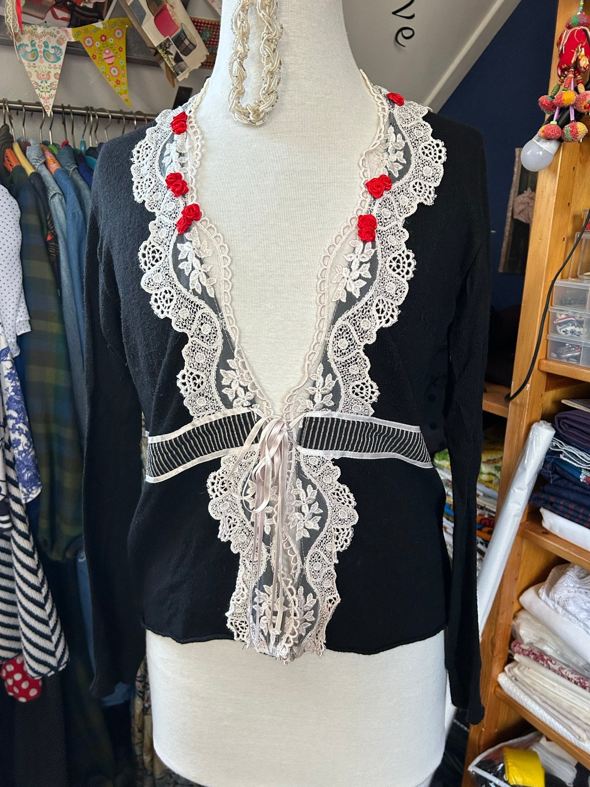 Avoca Zwart Romantisch Vestje met Kant en Rozen, Ophalen of Verzenden, Gedragen, Maat 38/40 (M), Zwart