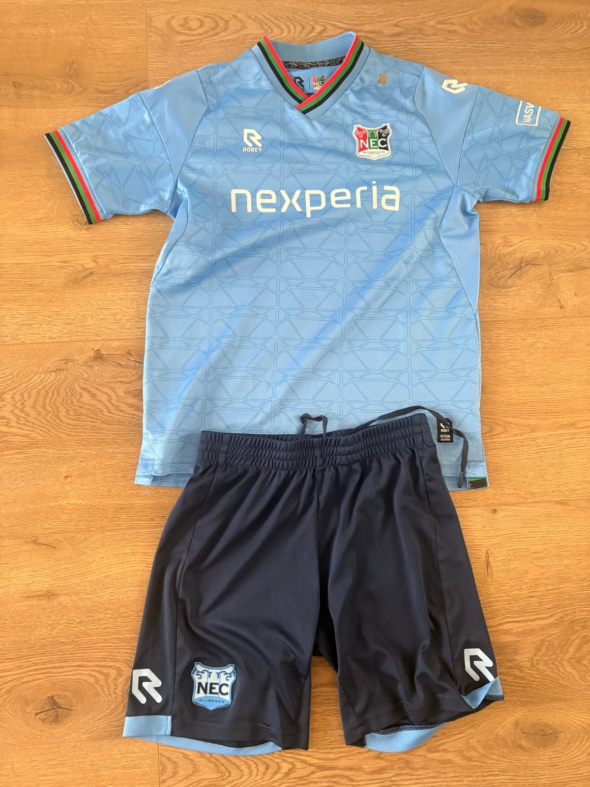 NEC Wedstrijdtenue Maat 164 - Shirt en Broek, Ophalen of Verzenden, Gebruikt, Set