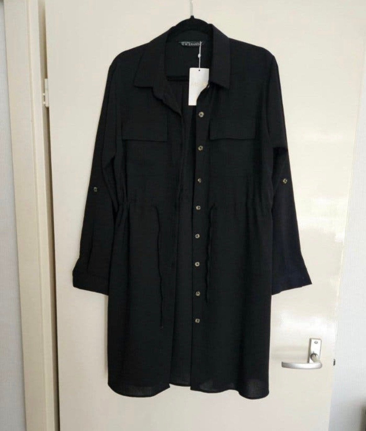 Zwarte lange blouse met knopen mt L, Kleding | Dames, Ophalen of Verzenden, Nieuw, Zwart
