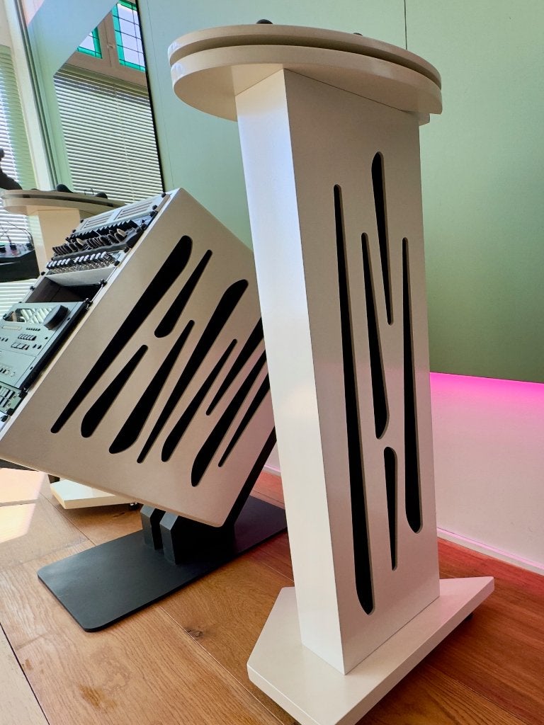 ARTNOVION STUDIO FURNITURE, Ophalen, Nieuw, Speaker