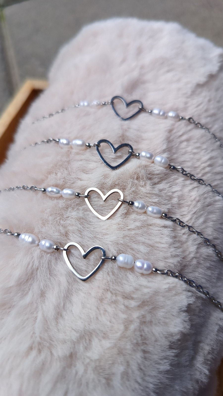 Hartjes stainless steel (RVS) armband met parels, Staal, Verzenden, Nieuw, Met bedels of kralen