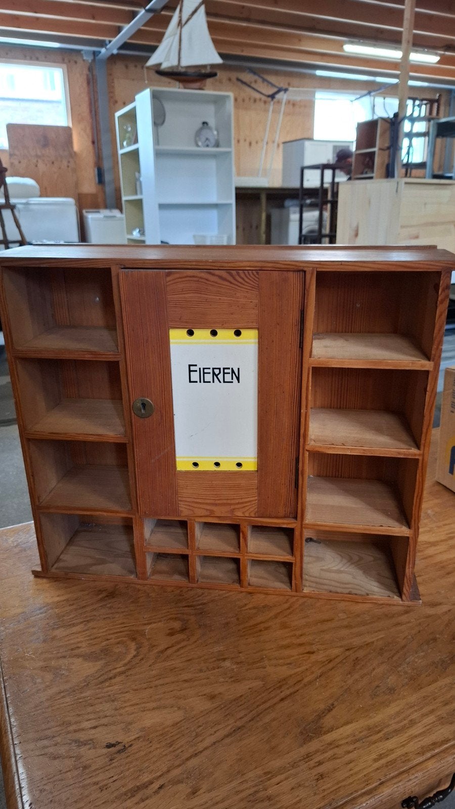 Vintage houten eierkastje/wandrekje, Ophalen of Verzenden