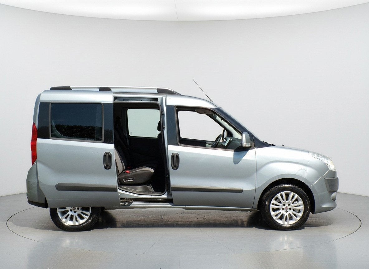 Fiat Doblò 1.4 T-Jet Emotion|Cruise|Clima|Trekhaak|Schermpj, Voorwielaandrijving, Euro 5, Stof, Gebruikt