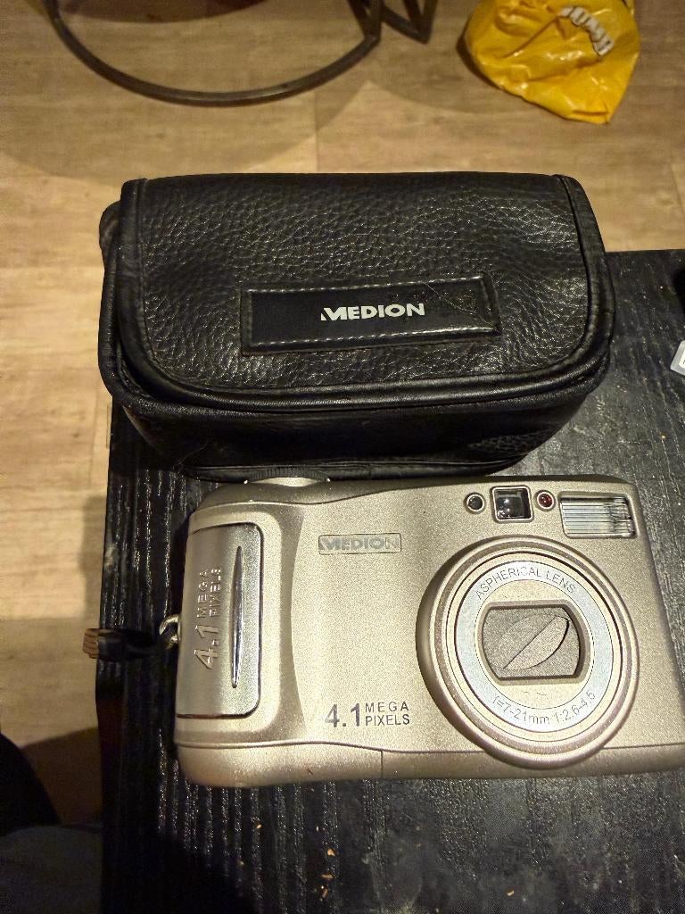 Te koop: nette en goed werkende Medion compactcamera, Compact, Ophalen of Verzenden, Zo goed als nieuw, 4 Megapixel