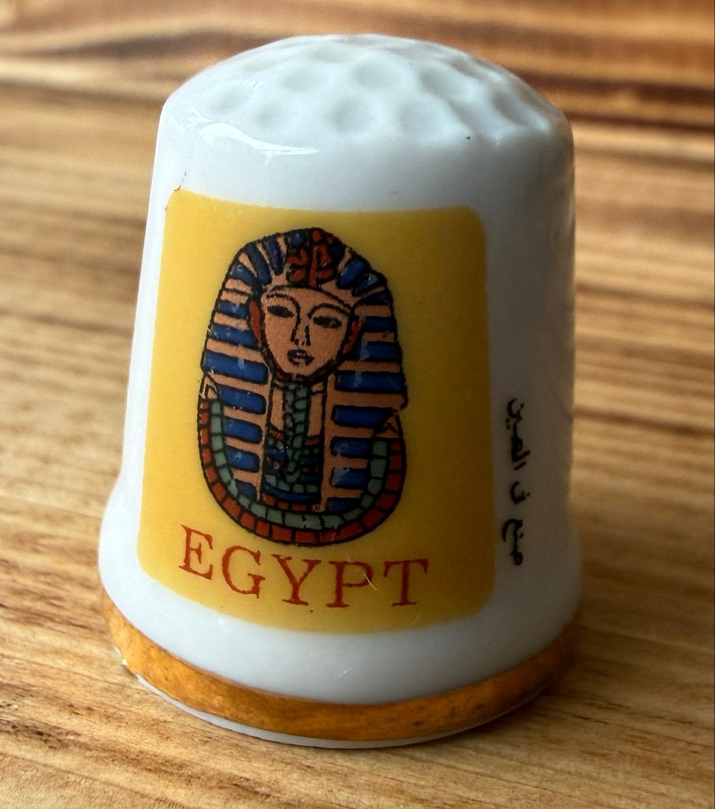 Vingerhoedje Egypte met Farao afbeelding, Ophalen of Verzenden, Gebruikt, Porselein, Buitenland