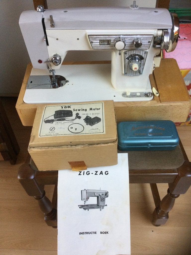 Elektrische zigzag naaimachine in koffer VERMINDERDE PRIJS, Ophalen, Gebruikt, Naaimachine, Overige merken