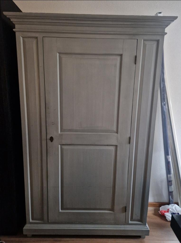 Mooie brocante kast staat in krijtverf, Huis en Inrichting, Ophalen, Met plank(en), Gebruikt, Minder dan 150 cm