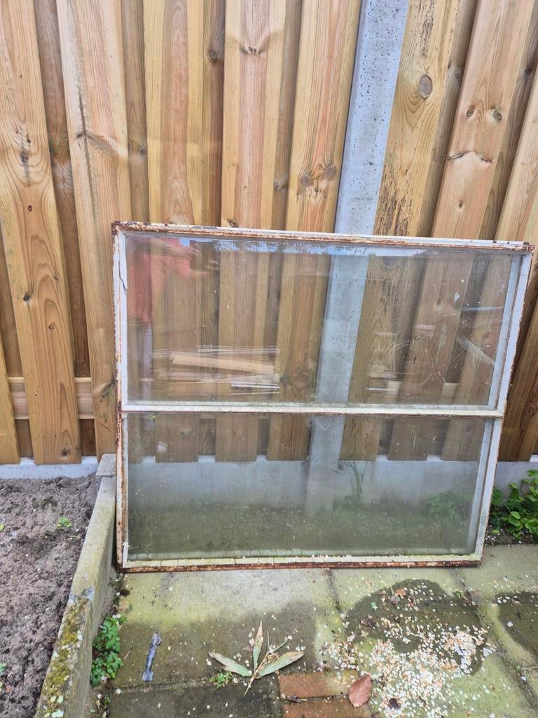 Oude ramen 2 stuks, Ophalen, 80 tot 120 cm, Gevelraam of Ruit