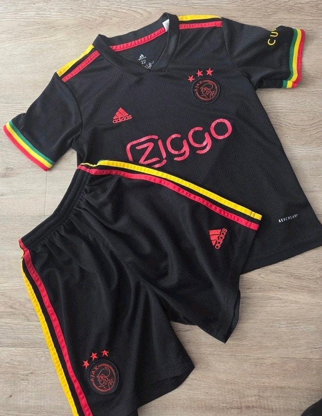 Ajax junior tenue set 140, Sport en Fitness, Voetbal, Maat XS of kleiner, Ophalen of Verzenden, Set