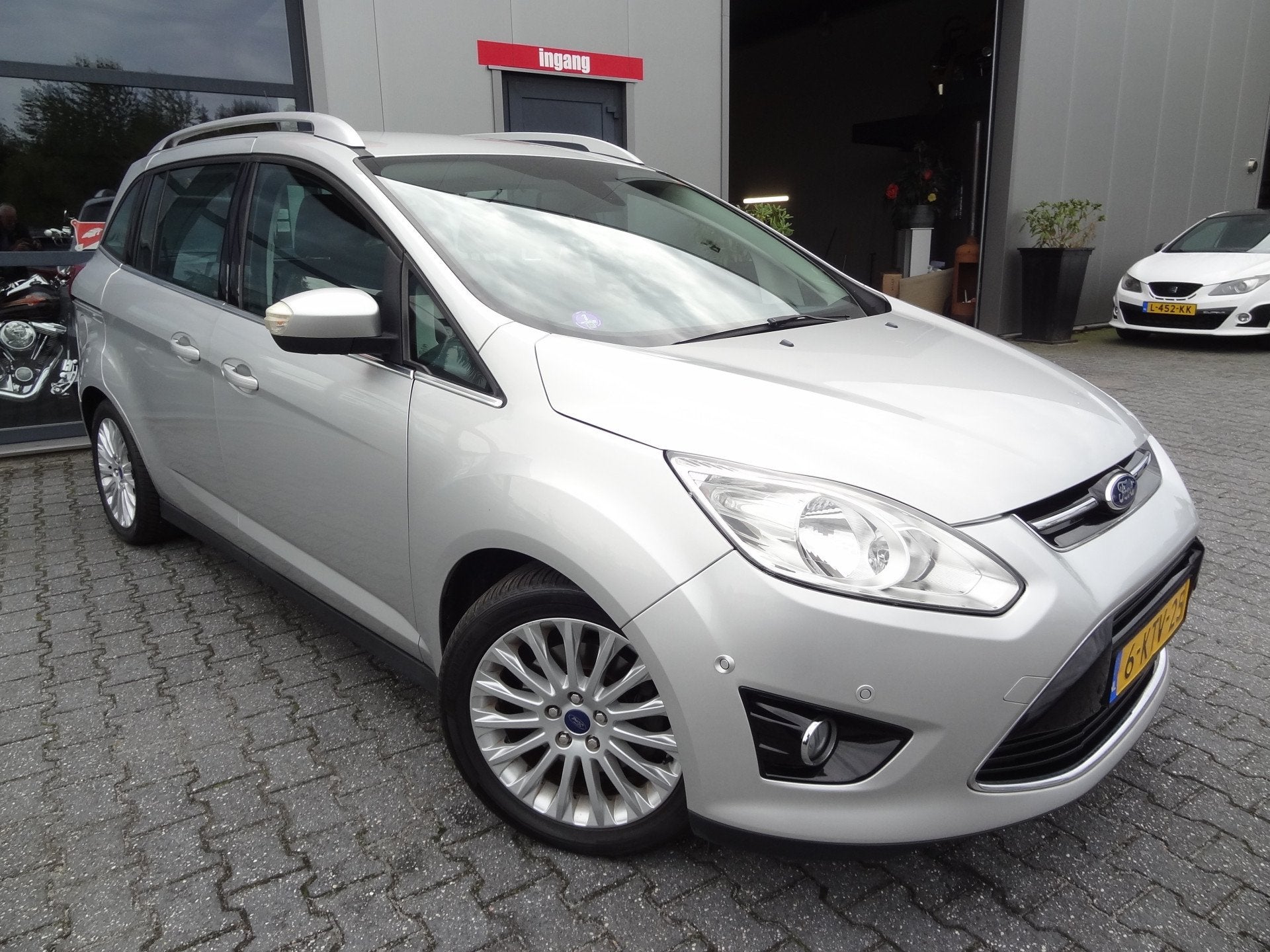 Ford Grand C-Max Titanium 7p. | CAMERA | KEYLES GO | NL-AUTO, Auto's, Voorwielaandrijving, Stof, Gebruikt, 7 stoelen