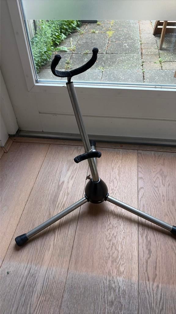 Verstelbare instrumentstandaard voor saxofoon, Muziek en Instrumenten, Standaards, Ophalen of Verzenden, Gebruikt, Instrumentstandaard