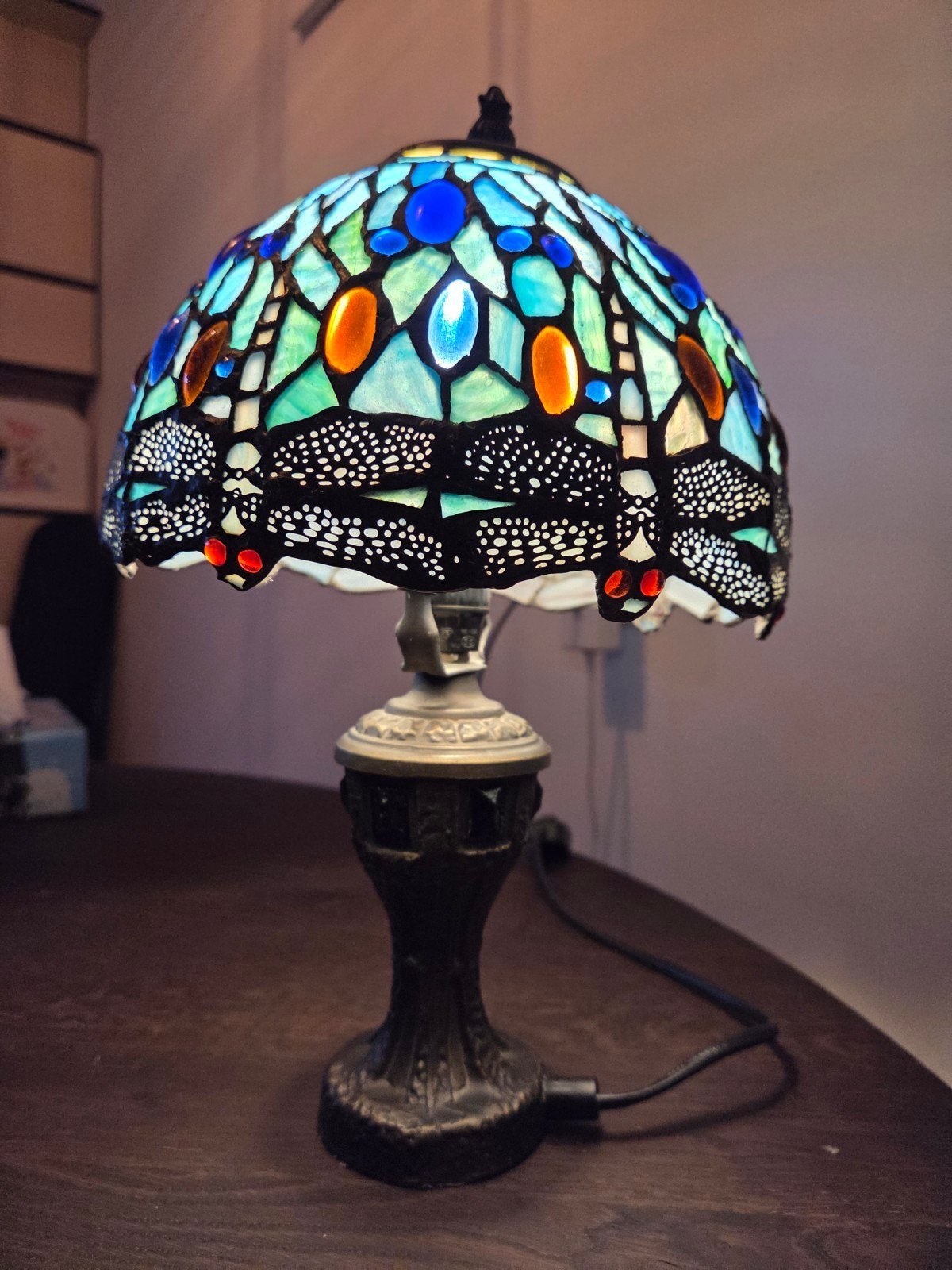 Tiffany stijl tafellamp van Lumilamp - dragonfly blauw, Huis en Inrichting, Lampen | Tafellampen, Groen, E14 (klein), 35 cm, Met kap