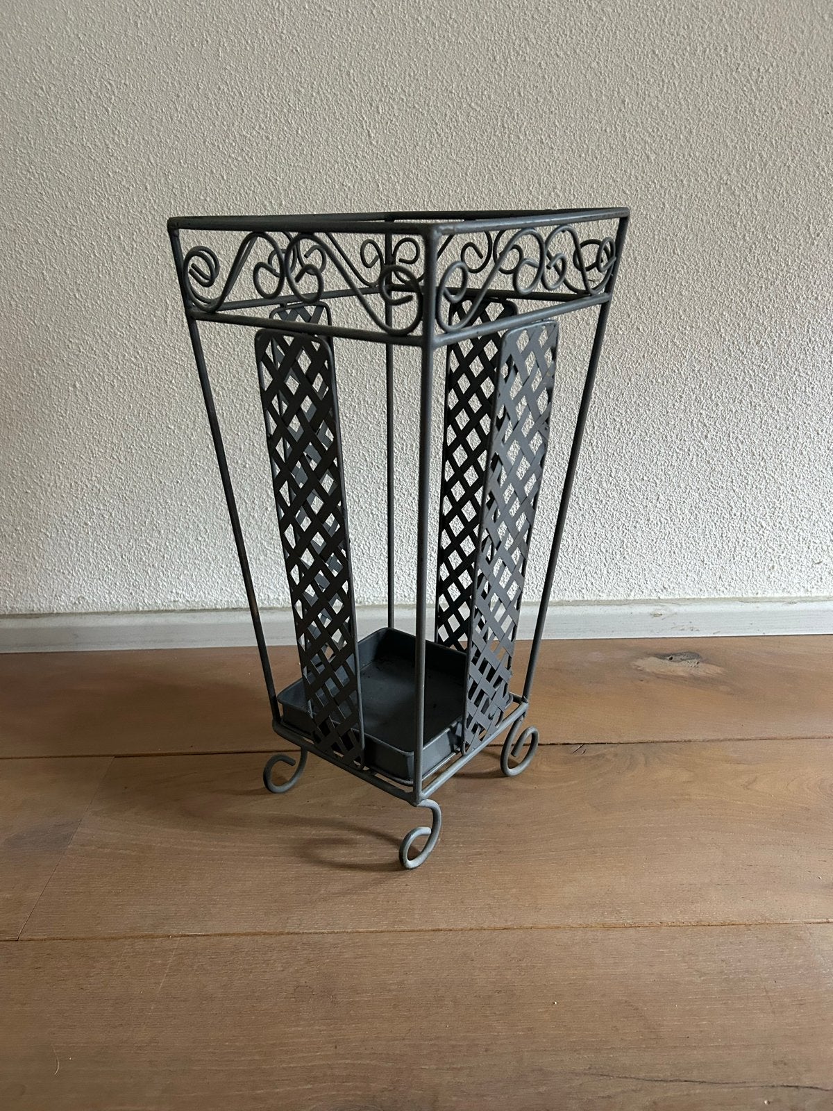 IJzeren gebruikte paraplubak met lekbakje - 58 cm hoog, Huis en Inrichting, Ophalen, Gebruikt, Metaal