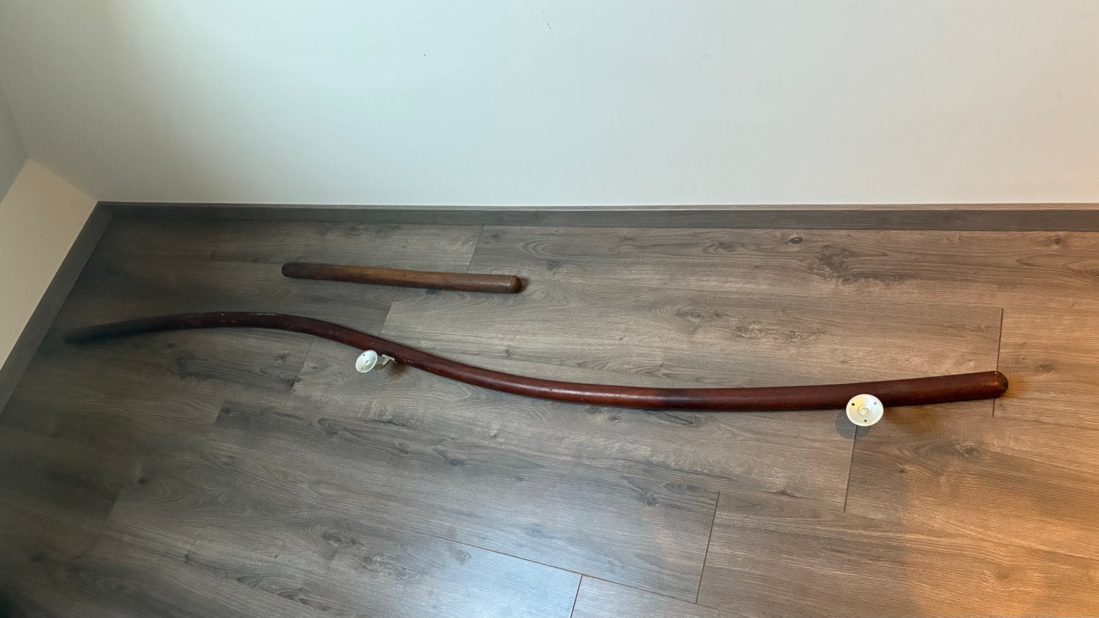 Gebogen houten leuningen met beugels, Ophalen, Gebruikt