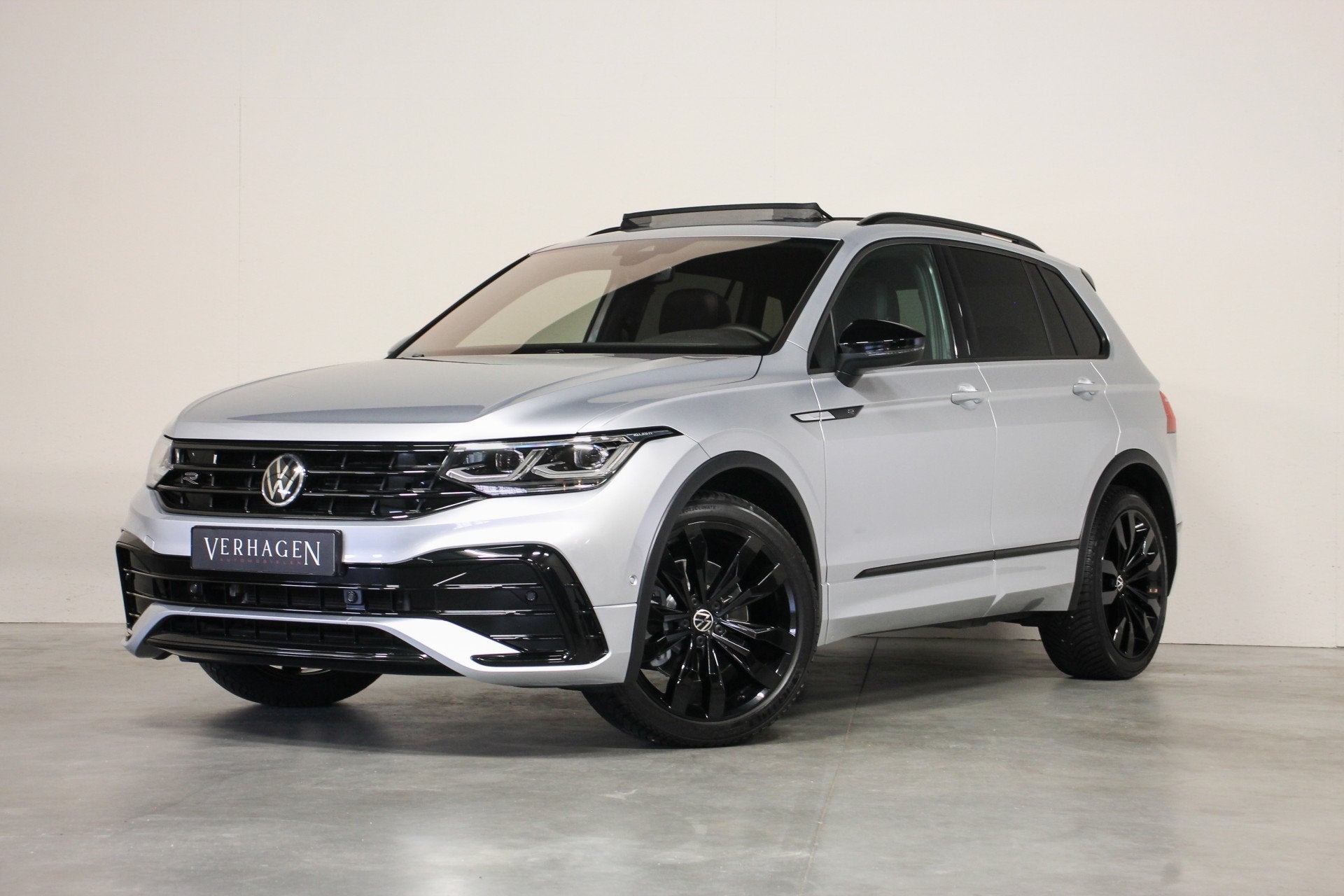 Volkswagen Tiguan 2.0 TSI R-line Black Style Leer Pano 4moti, Automaat, 15 km/l, Gebruikt, 1984 cc