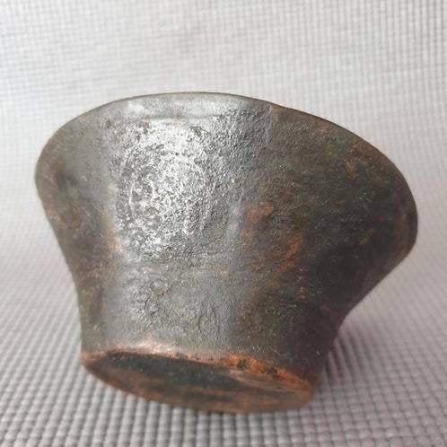 Antieke ca. 19e eeuw Nepalese bronzen meetpot met stempels, Ophalen of Verzenden, Koper