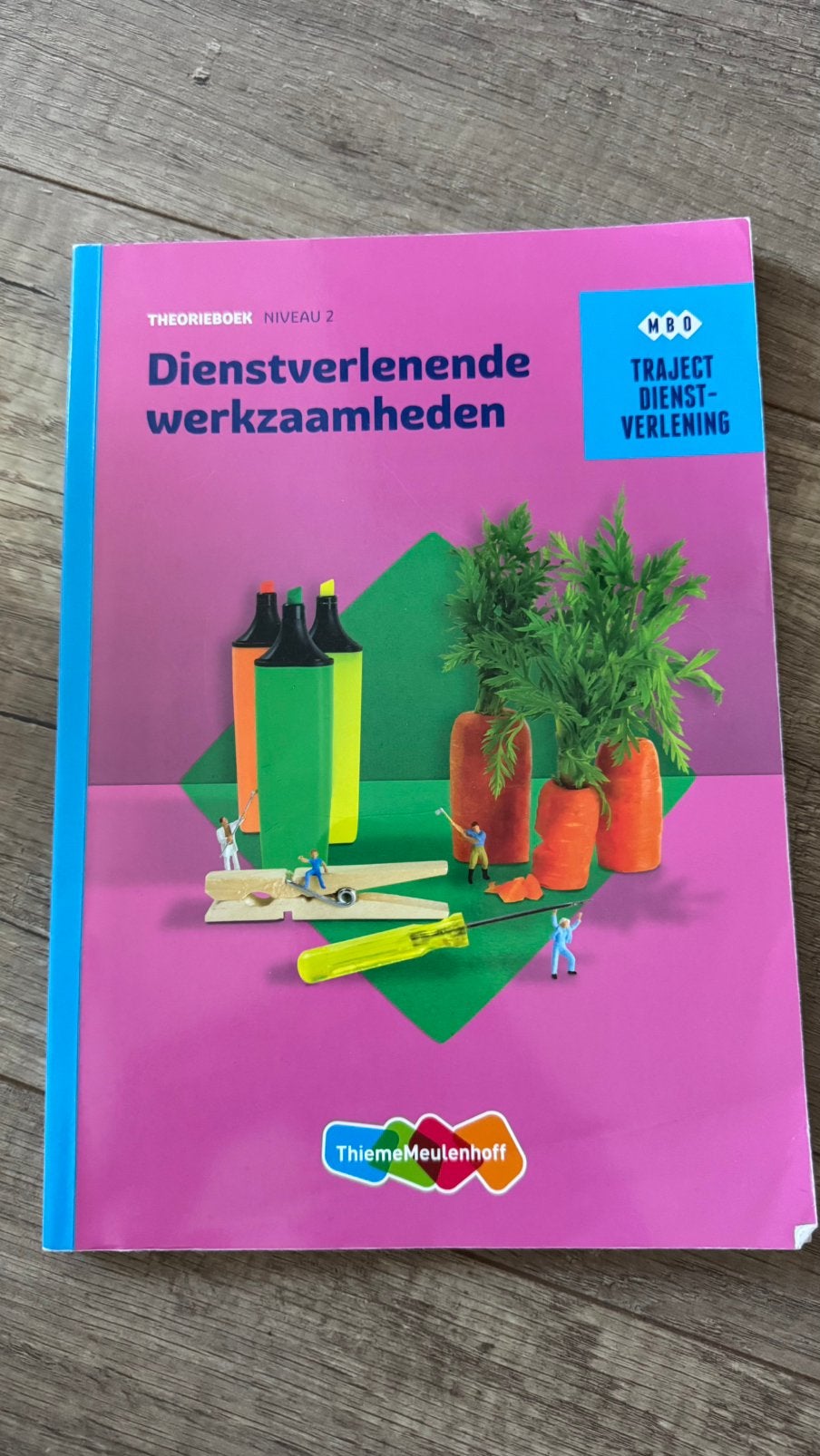 Studieboeken MBO 2 helpende zorgen & welzijn, Ophalen of Verzenden, Zo goed als nieuw, Overige niveaus, Huishoudkunde of Verzorging