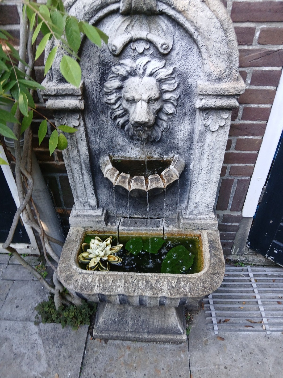 Decoratieve Tuinfontein met Leeuwenkop, Ophalen, Gebruikt