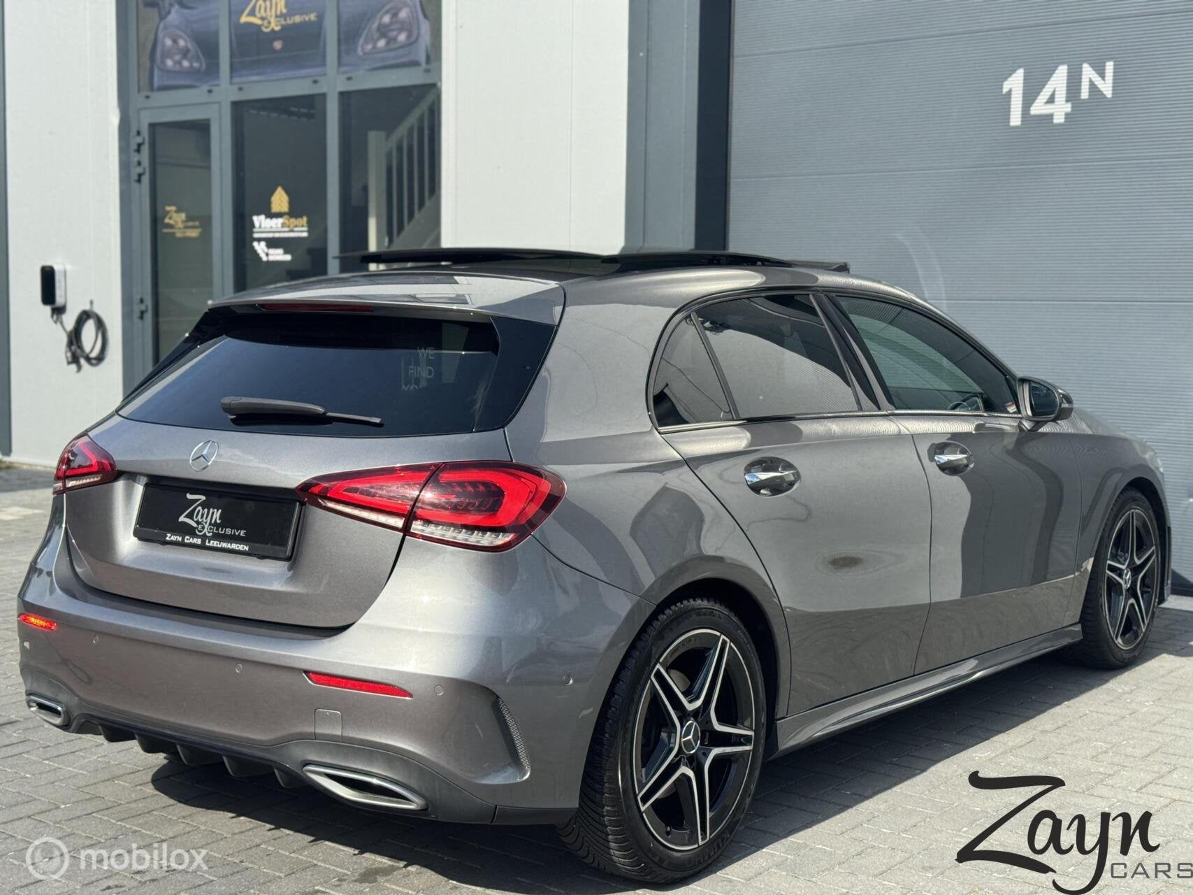 Mercedes A-klasse 200 Launch Edition Premium | Pano | AMG |, Auto's, Mercedes-Benz, Gebruikt, Euro 6, 163 pk, Leder