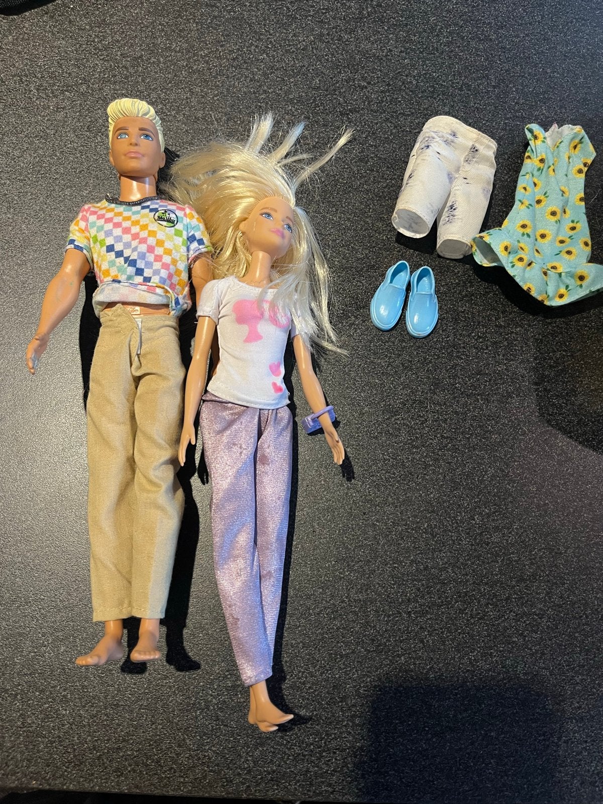 Barbie en Ken poppen met accessoires en kleding, Ophalen of Verzenden, Gebruikt, Barbie