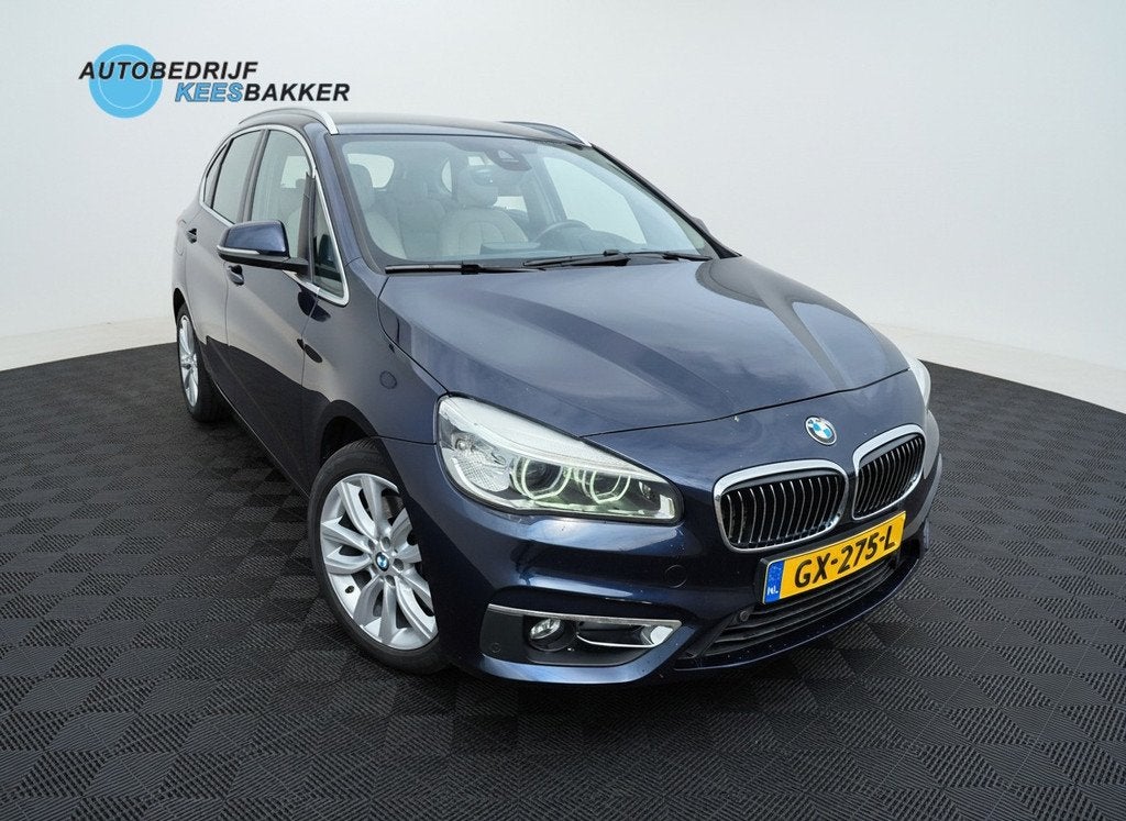 BMW 2-serie Active Tourer 225i xDrive Luxury / Trekhaak / Le, Auto's, BMW, Automaat, 1998 cc, 15 km/l, Gebruikt
