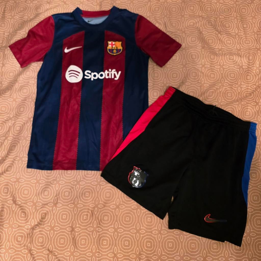 Tenue Barcelona maat 128/137, Maat XS of kleiner, Ophalen of Verzenden, Zo goed als nieuw, Shirt