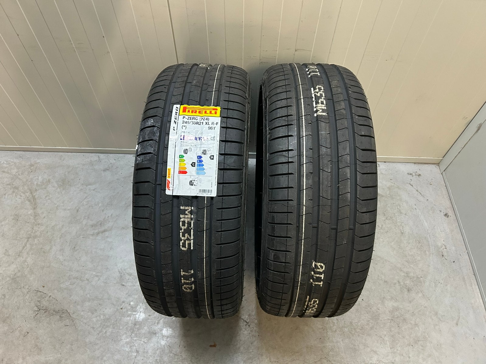 245 30 21 Pirelli P-Zero RFT * 2 stuks, Band(en), **, **, Zomerbanden