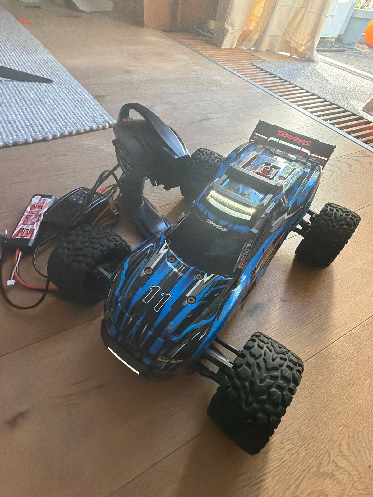 Traxxas Rustler 4x4  met Lipo, Lader en LED-verlichting, Elektro, Gebruikt, Auto offroad, Ophalen of Verzenden
