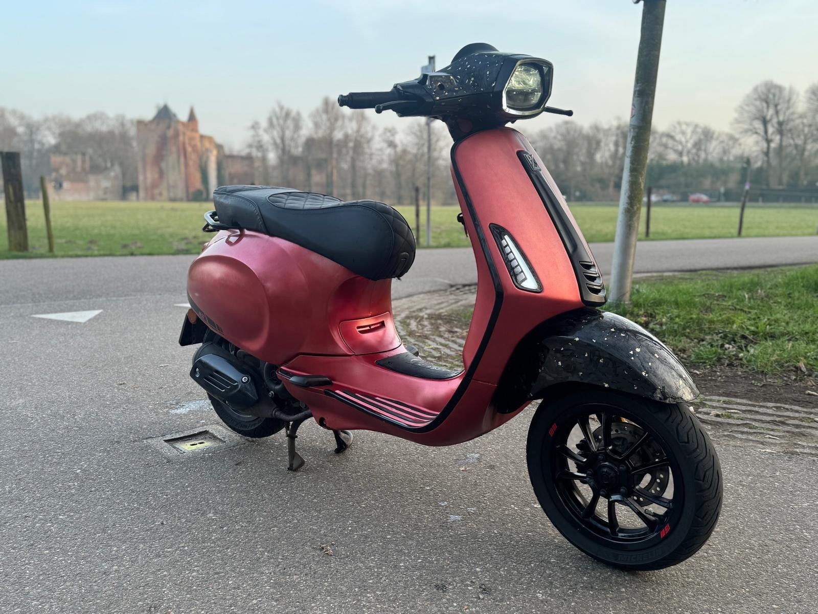 Vespa primavera omgebouwd naar sprint 80cc melossi, Fietsen en Brommers, Scooters | Vespa, Ophalen, Zo goed als nieuw, Benzine